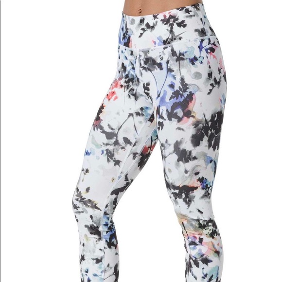 nike floral camo capri
